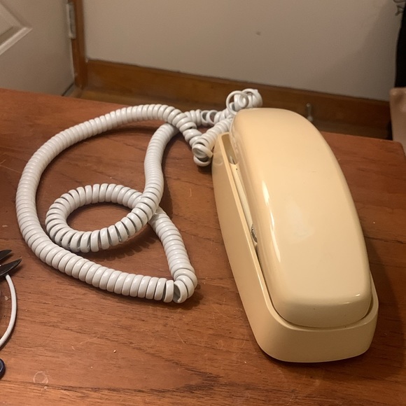 AT&T TRIMLINE WALLMOUNT OR TABKETOP PUSHBUTTON PHONE, VINTAGE. - Picture 2 of 12